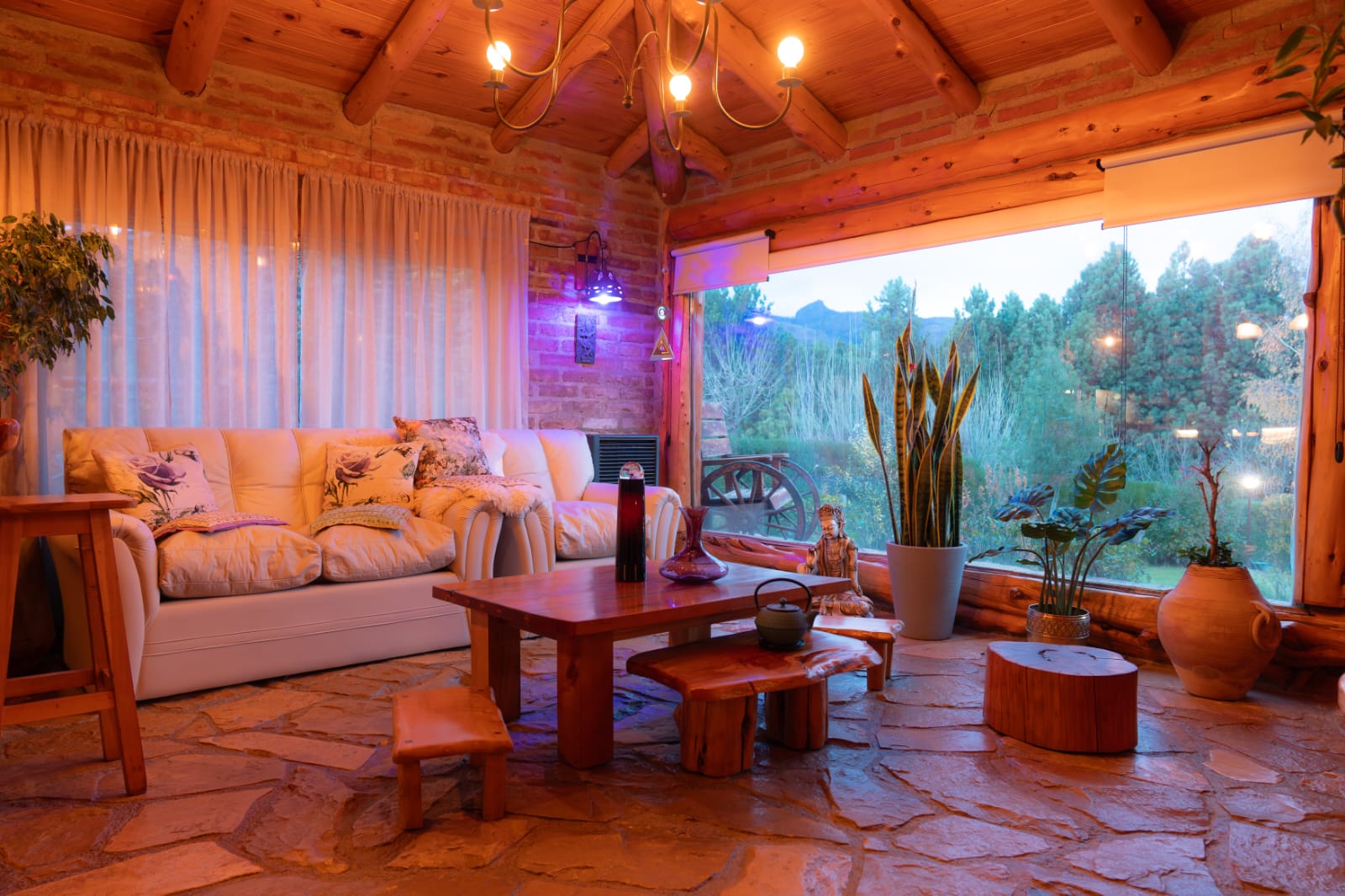 Gran casa con amplio parque y entorno natural en Ruca Hue - 3
