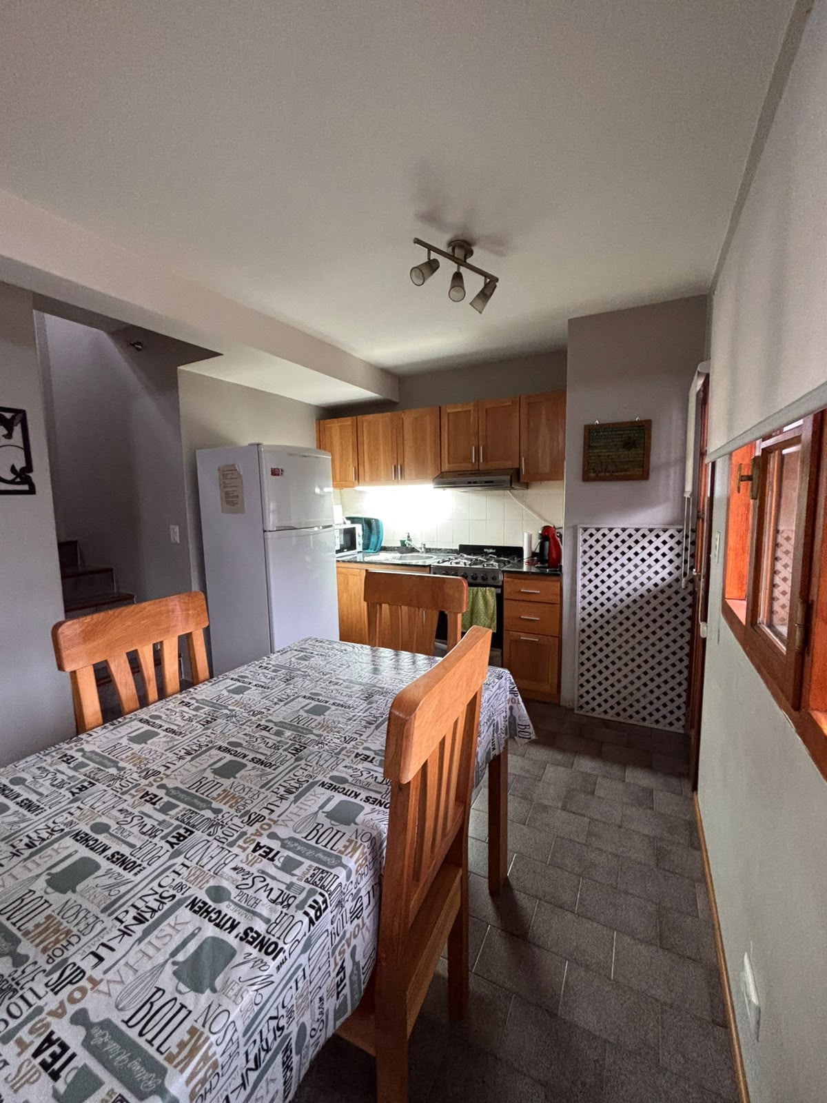 ¡Oportunidad en el centro! Departamento de 3 habitaciones, 2 baños y balcón a pasos de la avenida principal - 2